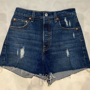 Levi high-rise short rib cage genuine classic size 26 fits like a 25.